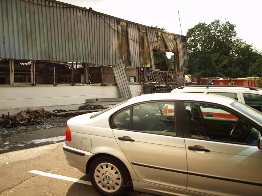 Feuer Halle Siegburg Gewerbegebiet Zange P199.JPG